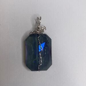 Silver-Tone Wire Wrapped Crystal Pendant Necklace Color Changes w/ Light EUC OS